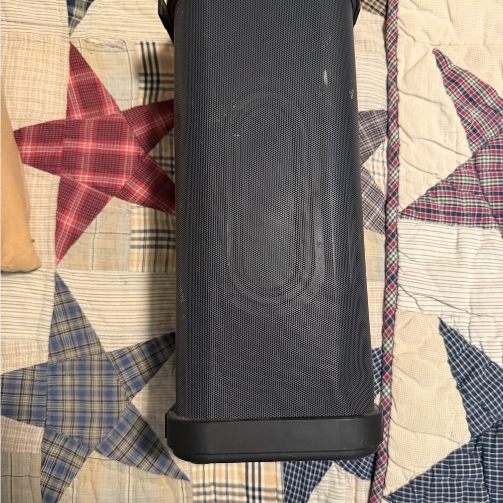 Black Bluetooth Tower Speaker With Charger - Picture 2 of 3
